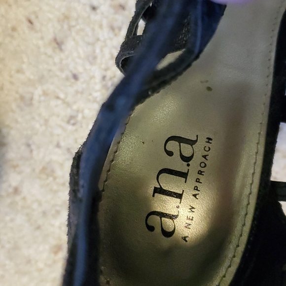 Black heels - Picture 5 of 6